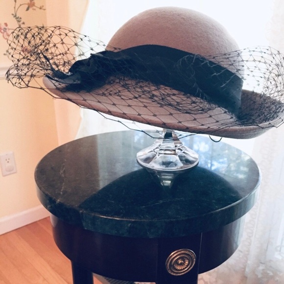 Vintage Gray 100% Virgin Wool Hat with Black Netting Veil - Picture 4 of 4